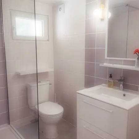 Avec Logement Entier Konukevi Les Angles (Gard)